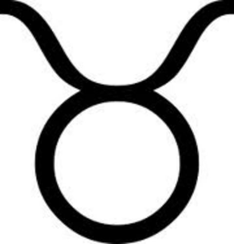 4 Haziran-30 Ağustos tarihleri arasında burcunuz üzerinde ilerleyecek astrolojinin şans ve bolluk gezegeni Jüpiter sizler açısından 12 yıl sonra gelen bir şans anlamı taşıyor. Jüpiter Boğa burcu geçişi, maddi ve manevi konularda kimliğinizi sağlam ve sağlıklı bir şekilde ifade etme anlamı taşıyor. Hem dış dünyada hem de kendi içinizde sağlamlığa prim vermeye başlıyorsunuz. Kendinizi geliştirmeyi ve değer verdiğiniz yeteneklerinizi sergileme fırsatı yakalayabilirsiniz. İnancınız, güven duygunuz, kendi değeriniz, öz kaynaklarınıza sahip çıkabileceğiniz bir enerjiyle sarmalandığınız bu süreçte, hayata pratik bir şekilde yaklaşımdan yana olabilirsiniz. Menfaatlerinizi gözetme ve bunları hiç kimsenin baskı altına almasına izin vermezsiniz. Kendi kazanma yeteneklerinize güvenir, amacınız ne ise onu gerçekleştirerek daha güvenli bir hayat sürmek istersiniz. Kendinizi geliştirme ve değerlendirme anlamında inanç kazanırsınız. Daha çok kazanmak için daha fazla çalışmanız gerektiğini bilirsiniz. Sağlamlık olgusu sizin için son derece önemli hale gelir. Sahip olduklarınızı yeterli görmeyip daha fazlasını isteyebilirsiniz. Tabii ki bu durumun dozunu iyi ayarlamak lazım. Çünkü Jüpiter abartılı hareket etmeye neden olan bir yapıya sahip. Yani kendinizi dev aynasında görebilirsiniz. Benim tavsiyem kibirlilikten uzak durmanız, yeteneklerinizi sağlıklı bir şekilde ifade ederek maddi ve manevi anlamda güçlenmenizdir. Doğru insanlarla temasta olun, her şeyi biliyorum havasına girmeyin, öğrenmeye, kendinizi geliştirmeye devam edin. Bu enerji yükseleninizde etkili olacağı için bu devrede fazlasıyla kilo alabilirsiniz. Beslenmenize lütfen dikkat edin. Özellikle 30 Ağustos-26 Aralık Jüpiter geri hareket döneminde aşırı iyimserlik, sırf kendinize dönük düşünme ve hareket etme ve kibirlilikten uzak durun. Sakin aklı başında bir şekilde bu güçlü desteği arkanıza alarak ilerleyin.