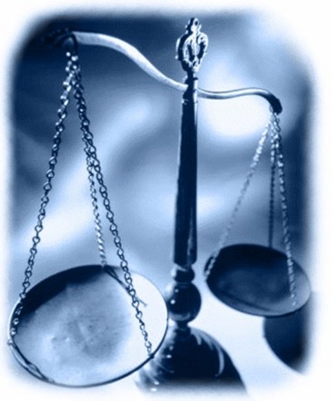 4 Nisan-5 Ağustos tarihleri arasında kısa bir süre Balık burcunda ilerleyecek Neptünün etkisi, bundan sonraki yıllarda yaşanacak gelişmelerin ilk provası gibi. Neptün bu burçta yönetici olduğu için doğal olarak yansıması da o kadar güçlü kabul edilmekte. Çalışma evinizde ilerleyecek ve bir yandan da sağlık, iş verimliliği ve gündelik temponuz içinde uğraş verdiğiniz konular üzerinde etkili olacak Neptünü olumlu yönde kullanmak için bilinçli hareket etmekte fayda var. Sanatçılar veya kısaca soyut meslek sahipleri bu yansıma altında yaratıcı yönlerini diğer insanlara hizmet vererek gerçekleştirebilirler. Söz gelimi sinema, tiyatro v.b alanlarda kendilerini kurs ve benzeri aktivitelerle geliştirebilirler. Neptünün yaratıcılık etkisinden söz etmiştik. Bu demek oluyor ki, tasarlama, hayalleri yazıya ve tuvale yansıtma gibi elle yapılan işlerde de ben bu enerjinin olumlu yansıması olacağını düşünüyorum. Ayrıca hasta bakımı, şefkat ve merhamet gerektiren işleri de bu alanda sayabilirim. Sağlığınıza gelince özellikle bu konuda ihmalkar davranmamanız gerekiyor. Yaşınız icabı tıbbi kontrollerinizi yaptırmanızda fayda var. İlaç kullanımında aşırıya kaçmamak, ayrıca uyuşturucu, bağımlılık yapıcı maddelerden uzak durmak lazım. Bunlar başta hoş gibi gelir ancak daha sonra bedeli ağır ödenir.