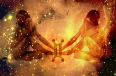 Çocukları olanlar bu dönemde geçmişte yaşananları tekrar gözden geçirebilirler. Yaratıcı yeteneklerinizi hayata geçirebileceğiniz bu süreçte sanatsal ortaklıklar kurulabilir. Başarılı sanat eserleri üretebilirsiniz. Güzel Sanatlar  alanında kariyer sahibi olabilirsiniz. Kısaca akılcı, gerçekçi, disiplinli ve sorumlu davranacağınız bu dönemde sorumluluklarınızın farkında olmanız, birleşmeci ve uyumlu bir bakış açısı altında hareket etmeniz halinde Satürn size en çok istediğiniz güzelliği sunacaktır. - 12 Mart-10 Temmuz tarihleri arasında Koç burcunda ilerlemesini sürdürecek Uranüs, umut, hedef ve amaçlarınızla ilgili konulardaki yüksek potansiyel gücü demektir. Yeni ve farklı bir hayat şekli bu tarihler arasında görülmeye ve hissedilmeye başlar. Kişi kendine yeni bir stil kazandırmak ve toplum içinde kendini güçlü bir şekilde ifade etmek ister. Hani bir deyim vardır, on ikiden vurmak diye. Aynen öyle. Gruplar içinde kendini göstermek ve liderlik gücünü dış dünyada kabul ettirmek yoluyla hız kazanmak amacındadır. Kişisel yönden gerek fiziksel gerekse davranış olarak görülmemeniz pek mümkün değildir. Yani başkaları üzerindeki etkiniz fazlasıyla yoğunlaşır.