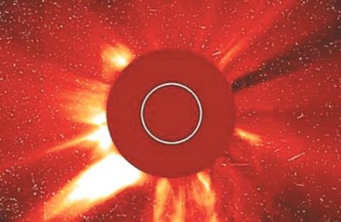 GÜNEŞ FELAKETi -  - Gücünü Maya takviminin 2012'de sona ermesinden alan senaryoya göre 2012'de Güneş'teki bir gaz patlaması Dünya'nın ekosistemini harabeye çevirecek. Kanıt: Güneşten çıkan dev bir alev, uydu iletişimine zarar verebilir. Ancak 2012'de böyle bir felaket beklenmiyor... Olasılık: 0.3/10