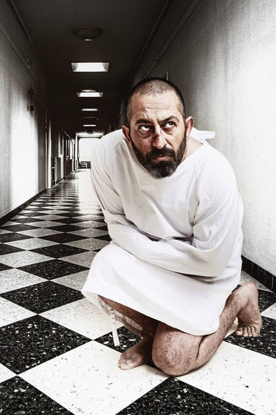 Kurban Bayramında toplanan derilerden uçak yapıldığını sanırdım. Uçakların dış yüzeyi bu derilerle kaplandığı için Türk Hava Kurumu'nun topladığını düşünüyordum. Uçak kaçırma filmlerinde silahla ateş edildiğinde ya da patladığında, "Ayyy! Deri delindi!" derdim.