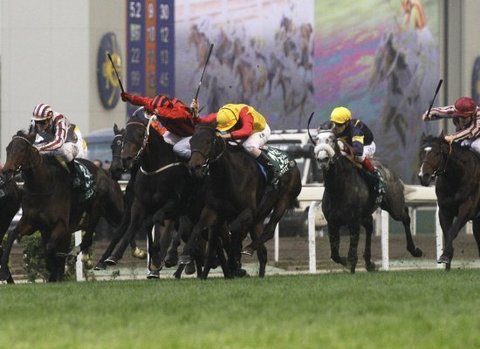 Bloomberg LP Financial - Yazılım ve uygulama geliştirici/"25 tane at arasından en hızlı 3'ünü seçin. Her yarışta aynı anda sadece 5 at yarışabilir. Bu durumda en az kaç tane yarış yapmak gerekiyor?"