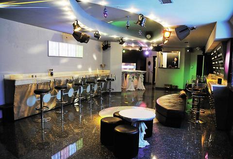 'Disko'lu malikâne -  Banyosu bile Boğaz manzaralı malikânede yok yok... Diskosu malikânenin görülmeye değer en ilginç yerlerinden sadece biri.