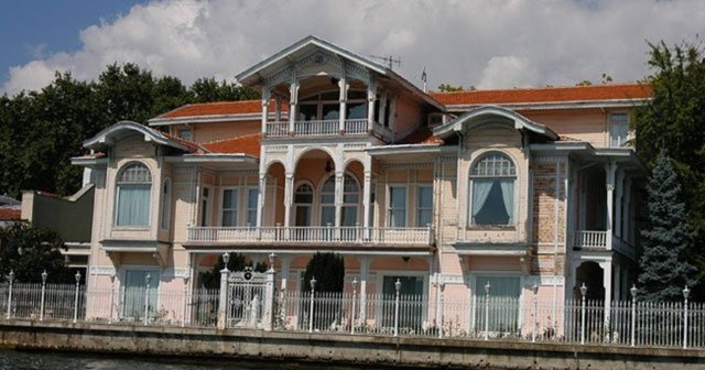 'BARAJLAR KRALI'YDI - Forbes Dergisi'ne göre Türkiye'nin en pahalı yalısı unvanına sahip Erbilginler Yalısı, dünyanın en pahalı 4. pahalı evi olarak gösterildi.