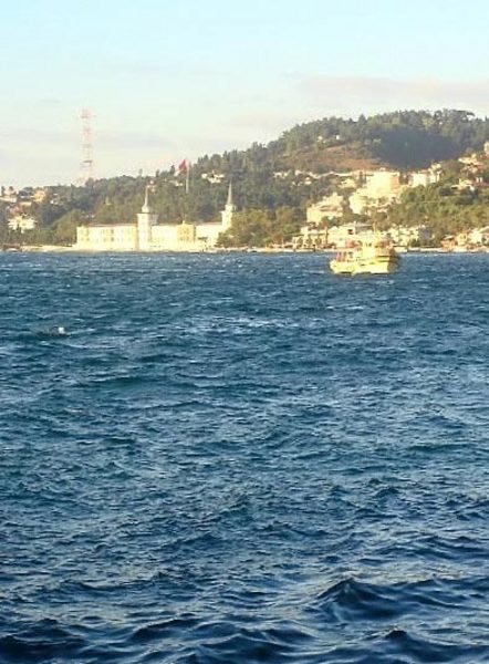 BEYLERBEYİ: 2 yalı satılık. Sahipleri isimlerini gizliyor. Yalıların birine 20 milyon, diğerine ise 40 milyon dolar isteniyor.