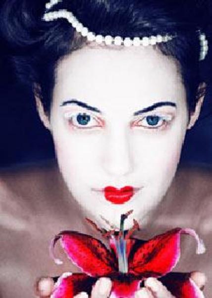 -  - Onun tercih edilmesindeki bir başka önemli neden ise yüzünün Türkiye'ye hiç tanınmıyor olması.