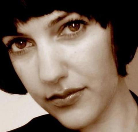 -  - Meryem Uzerli, dünyaca ünlü Hollywood yıldızı Drew Barrymore'a olan benzerliğiyle de dikkat çekiyor.