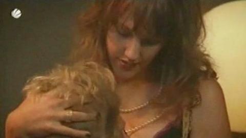 -  - Almanya'da doğup büyüyen Meryen Sahra Uzerli, büyük gürültü koparan Muhteşem Yüzyıl dizisinin Hürrem Sultan'ı olarak adını duyurdu.