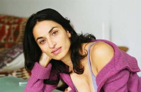 JALE ARIKAN -  - 1965 İstanbul doğumlu Arıkan henüz 6 yaşındayken ailesi Almanya'ya göç etti. Almanya'daki Türk kadınlarının dramını Alman toplumuna yansıtabilmek için sinemayı bir araç olarak seçti.