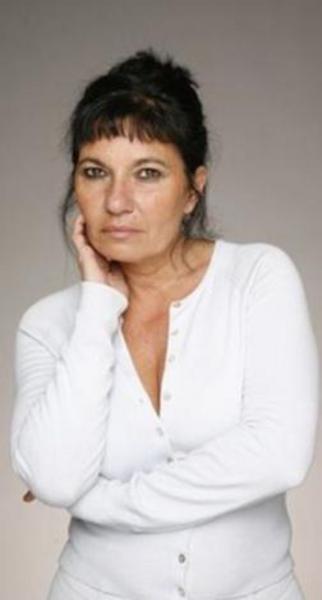 Tevfik Başer'in yönetmenliğini yaptığı "40 m2 Almanya" filmindeki başrolü ile Almanya'nın Oscar'ı olan Bundesfilmpreis En iyi Kadın Oyuncu ödülünü aldı.