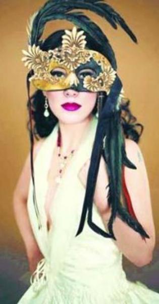 -  - Tüm dünyanın onu tanıması Fatih Akın'ın Duvara Karşı filmiyle oldu. Film Berlin'de Altın Ayı kazanınca Kekilli'nin adını da herkes duymuş oldu.