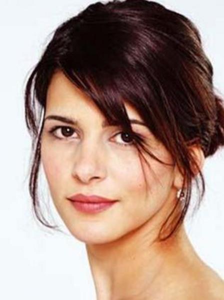 LALE YAVAŞ -  - 1978 yılında Zürih'te dünyaya geldi. Bern Üniversitesi Güzel Sanatlar Akademisi Müzik ve Tiyatro Bölümü'nden mezun olduktan sonra Alles Wird Gut, Ben İsviçreli Bir Bankacıydım ve Imbissness adlı filmlerde rol aldı.