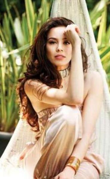 -  - Akın kariyerini oyuncu olarak sürdürüyor.