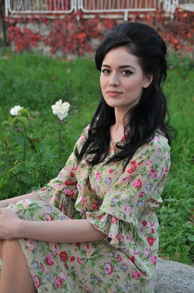 Belgin Doruk'a benzetilen Fahriye Evcen, Sinyora Enrica ile İtalyan Olmak adlı filmde Claudia Cardinale'i canlandırdı.