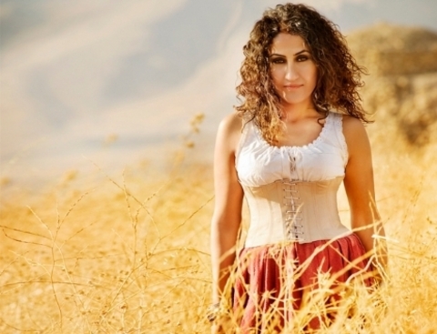 ■ Ghetto'da; 28 Ocak Cuma, saat 22.30'da, Aynur, 29 Ocak'ta ise Ayhan Sicimoğlu and Latin All Stars. Giriş: 34, 29 TL. Tel: (212 251 75 01)