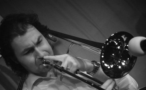 ■ Alt'ta; 28 Ocak Cuma, sat 22.00'de, Emre Kayhan Funk, 29 Ocak'ta ise Emir Ersoy Projecto Cubano. Giriş: 23 TL. Tel: (212) 244 85 67
