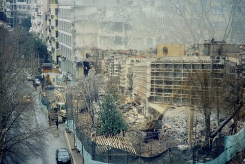 ■ Pi Artworks Galeri'de; Nancy Atakan'ın "Sahtekâr olmadığımızı nereden biliyoruz?" ve "Buralı 1970-2011" adlı sergileri. Tel: (212 293 71 03)
