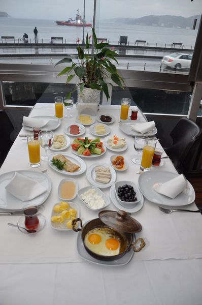 ■  Namlı Gurme / Karaköy (212 293 68 80) - ■  Çengelköy Çınaraltı /  (216 422 10 36) - ■  Nar Cafe / Rumeli Hisarı / (212 263 24 46) - ■  Emirgan Sütiş / (212 323 50 30) - ■  Mangerie / Bebek (212 263 51 99)