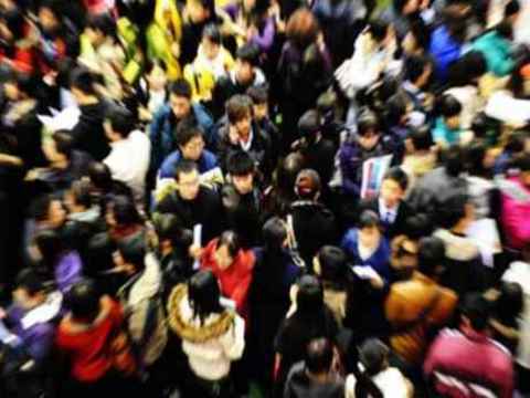 Dünyada 2000 e yakın halk ve 3000 e yakın dil var.