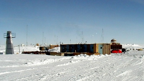 Yeryüzünün en soğuk yeri Antarktika'da Vostok (Rusya) bölgesidir. (- 88.3 derece)