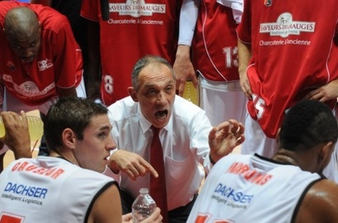 Kunter, 1988 yılında Fenerbahçe formasıyla Hilalspor karşısında 153 sayı atarak rekor kırarken, ilk yarıda da attığı 81 sayıyla bir devrede en fazla sayı üreten basketçi olarak da tarihe geçti.