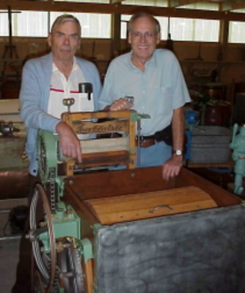 İlk çamaşır makinesi 1907 yılında Hurley Machine Co. tarafından pazarlandı.