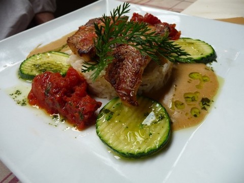 ■ LilBitz / Beyoğlu Tel: (212 245 60 54) - ■ La Boheme / Beşiktaş Tel: (212 261 75 20) - ■ La Toreffa / Levent Tel: (212 270 40 50)   - ■ Les Femmes De Paris / Ortaköy Tel: (212 227 02 87)  - ■ Le Cigar / 4. Levent Tel: (212 279 86 98) - ■ La Fuite / Tünel Tel: (212 251 95 94) - ■ Le Select / 3. Levent Tel: (212 268 21 20)