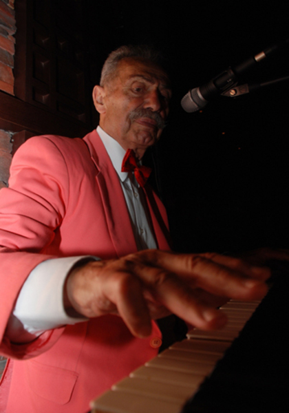 ■ Caz Company'de (Elite World İstanbul Otel); 4 Şubat Cuma, saat 22.00'de, İlham Gencer`le Jazz Standartları, 5 Şubat Cumartesi ise "Nilüfer Verdi ve Ferhat Öz". Giriş: Ücretsiz. Tel: (212 313 83 83)