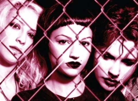 ■ İstanbul Live'da; 4 Şubat Cuma, saat 22.30'dan sonra 'Matmazel' ve 'Kung Fu' grupları, 5 Şubat Cumartesi ise 'Zift' ve 'Aseton'. Tel: (212 249 90 20)