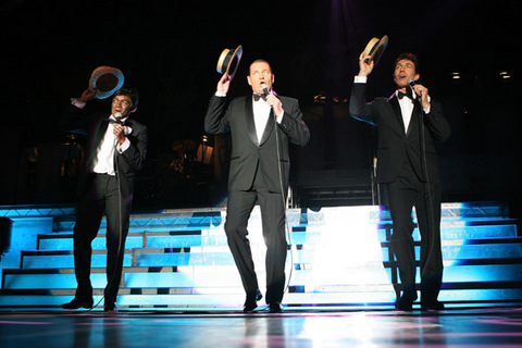 ■ Grand Hyatt Istanbul, Gossip Bar'da; her cumartesi saat 22.00'den itibaren, Haldun Dormen'in yönetmenliğinde, Recep Aktuğ, Gökhan Abur ve İpek Dinç'ten "The Rat Pack Show". Tel: (212 368 12 34)  