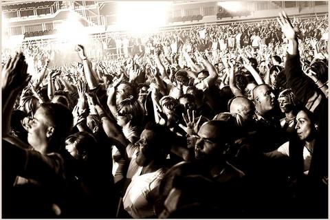 KONSERLERDEN... KULAKLARIN PASINI SİLECEK MELODİLER İÇİN;