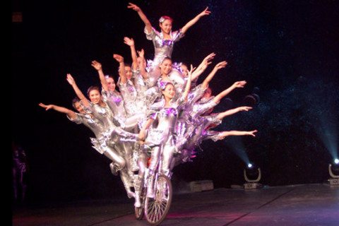 ■ Türker İnanoğlu Maslak Show Center'da; 4 Şubat Cuma, saat 21.00'de, "Çin Rüyası -  Chasing The Dream". Giriş: 60, 30 TL. Tel: (212 286 66 86)