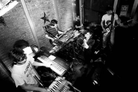 ■ Dogzstar'da; 4 Şubat Cuma, gece yarısından sonra "Gözyaşı Çetesi". Tel: (212 244 91 47)