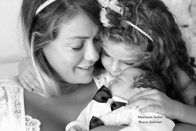 Oyuncu Yeliz Yeşilmen iş hayatına atıldı. 0-16 yaş çocuk giyim aksesuarı tasarlamaya hazırlanan Yeşilmen'in ilk projesi anne-çocuk bereleri oldu.