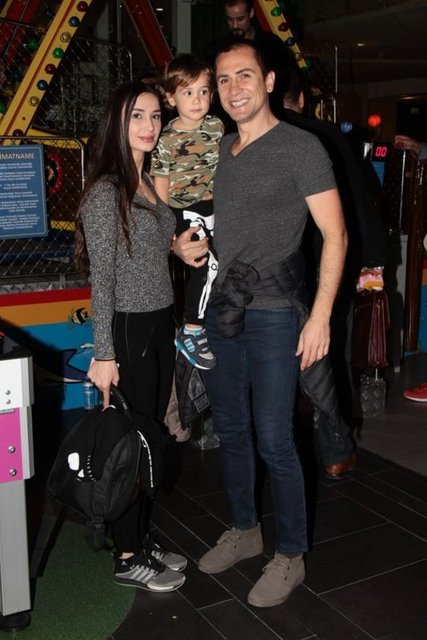 Ümit Milli Takımı'nda antrenörlük yaptığını belirten Aşık "Futbolu bıraktığımdan beri sadece ailem ve oğlumla vakit geçiriyorum, o nedenle çok fazla dışarı çıkmıyorum" demişti.