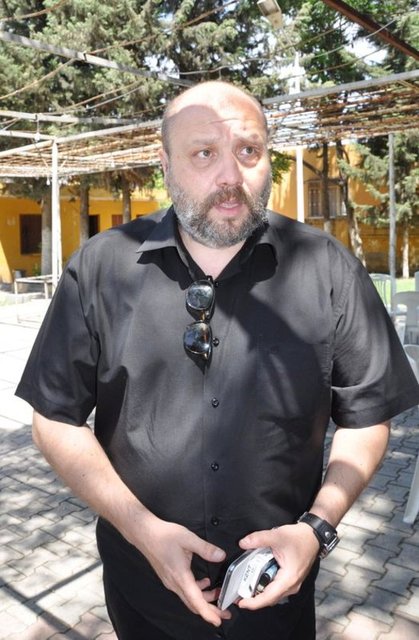 Oyuncu Ahmet Mümtaz Taylan önceki gün kızıyla Zorlu Alışveriş Merkezi'nde objektiflere yansıdı.