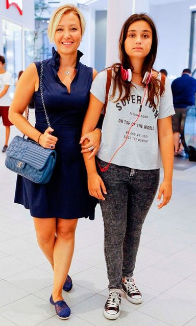 2002 doğumlu Ada'nın annesinin boyuna yetişmiş olması gözlerden kaçmamıştı.