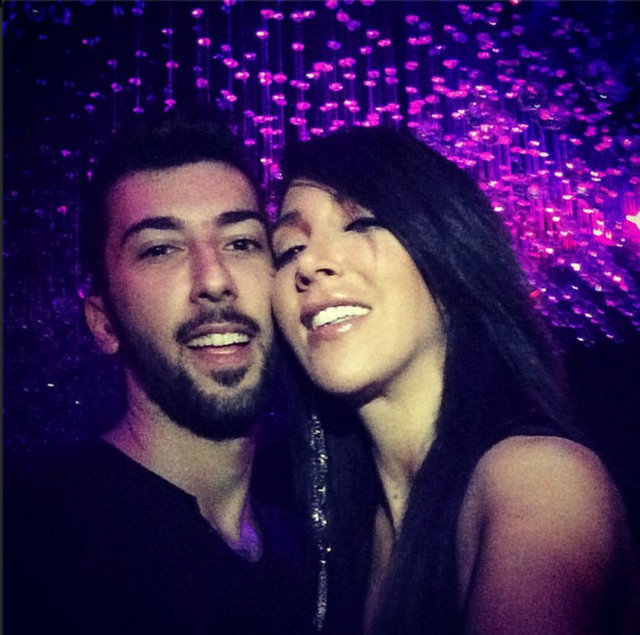 Oğlu Çagin Kulaçoğlu ile pek göz önüne çıkmayan Yener'in bu fotoğrafı sosyal medyayı salladı.