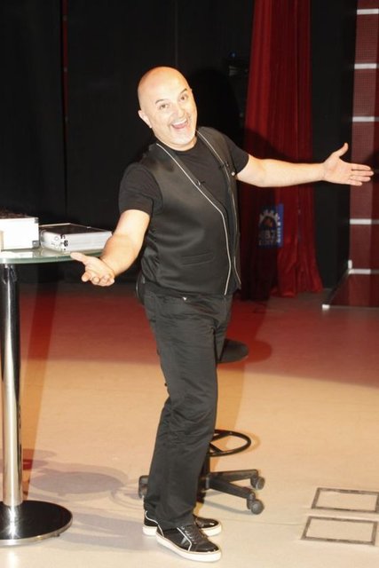 Komedyen ve radyo programcısı Yavuz Seçkin oğlu Oğuzhan ile birlikte çektirdiği fotoğrafı sosyal medyadan paylaştı.