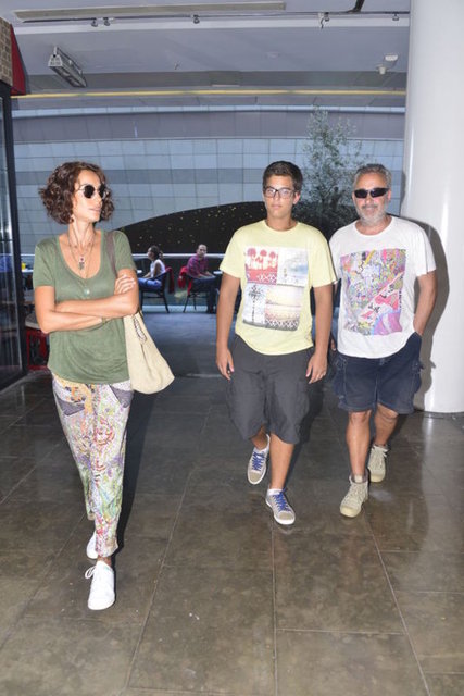 Çift önceki gün oğulları Can'la birlikte Zorlu Center'da görüntülendi.