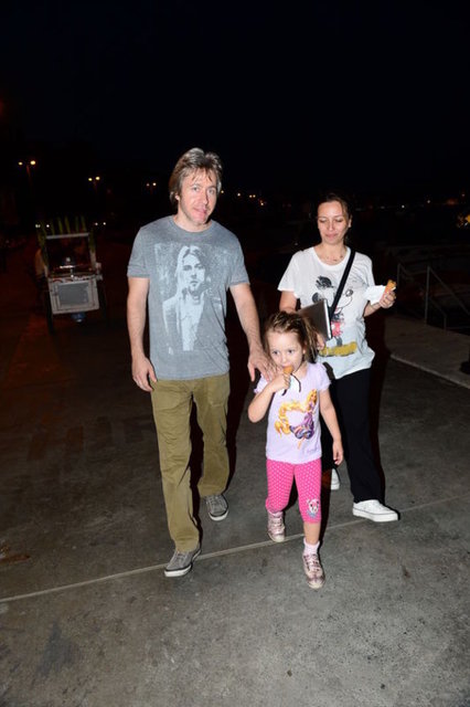 Cüneyt Arkın'ın küçük oğlu Kaan Cüreklibatur, eşi Aslı ve çocuklarıyla Bebek'te yürüyüş yaparken görüntülendi.