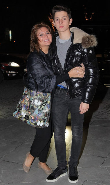 14 yaşındaki Emir'in boyunun annesini geçtiği dikkatlerden kaçmadı.