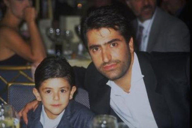 MAHSUN KIRMIZIGÜL  Çok fazla medya önüne çıkmayan Mahsun, Kırmızgül'ün çok sevdiği ancak genç yaşta yitirdiği ağabeyinin adını taşıyor...