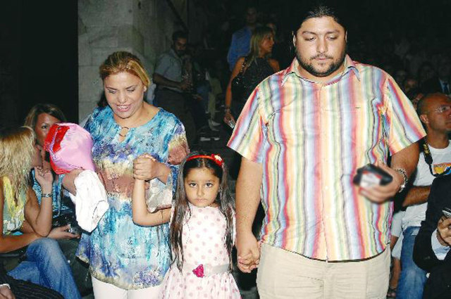 Kibariye'nin kızı büyüdü ve genç kız oldu.