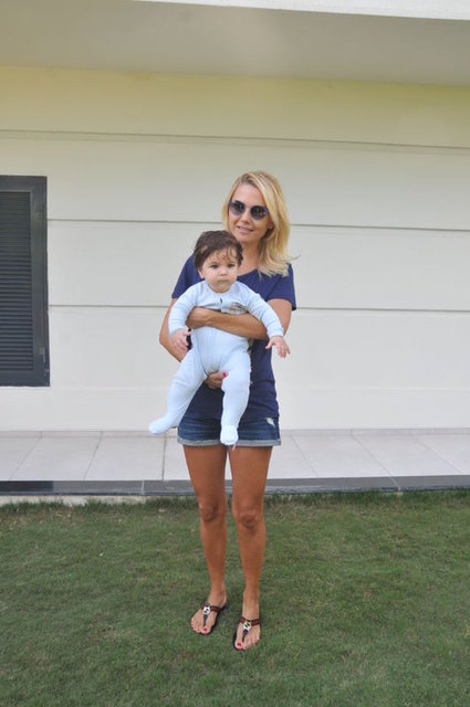 Ece Erken, geçtiğimiz günlerde oğlu Eymen'le Zorlu Alışveriş Merkezi'ndeydi.