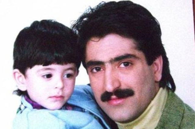 Müzikten sinemaya geçip Beyaz Melek, Güneşi Gördüm ve NewYork'ta 5 minare filmleriyle büyük başarı kazanan Mahsun Kırmızıgül'ün ilk evliliğinden Mahmut adında bir oğlu var...