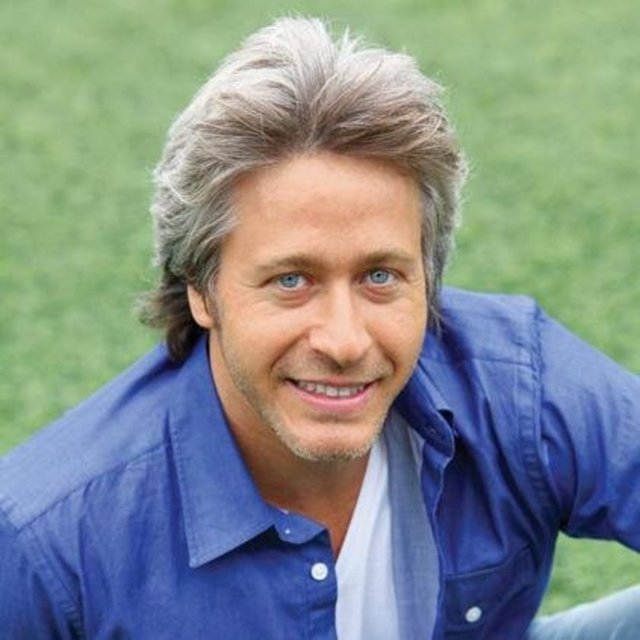 Cüreklibatur'un yaşı ilerleyip saçları beyazlamaya başladıkça, babasına birebir benzediği fark edildi.