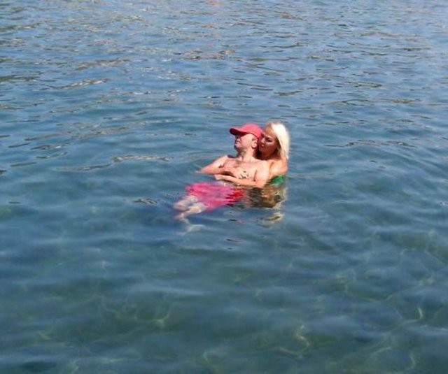 OĞLUYLA TATİLDE  Safiye Soyman, Faik Öztürk ve MS hastası olan oğlu Harun Akaröz ile çıktığı Bodrum tatiline devam ediyor.