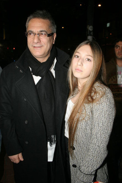 Ünlü şovmen Mehmet Ali Erbil'in geçtiğimiz haftalarda Yasmin'in doğum gününü kutlamak için paylaştığı fotoğraf olay olmuştu.