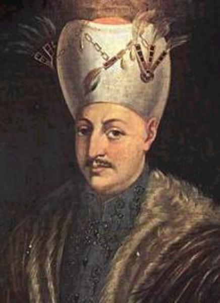 Mâh-Firûze Hatice Valide Sultan, 1. Ahmed'in ilk eşi ve Genç Osman'ın annesiydi. 1. Ahmed'in diğer eşi Fatma Haseki de, saraydaki cariyelerdendi.